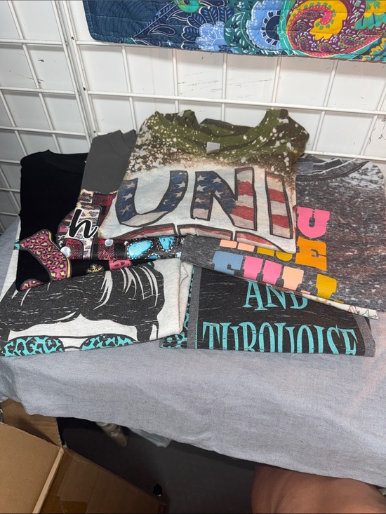 multiple brands Tops - 7 Graphic T-shirts, size medium